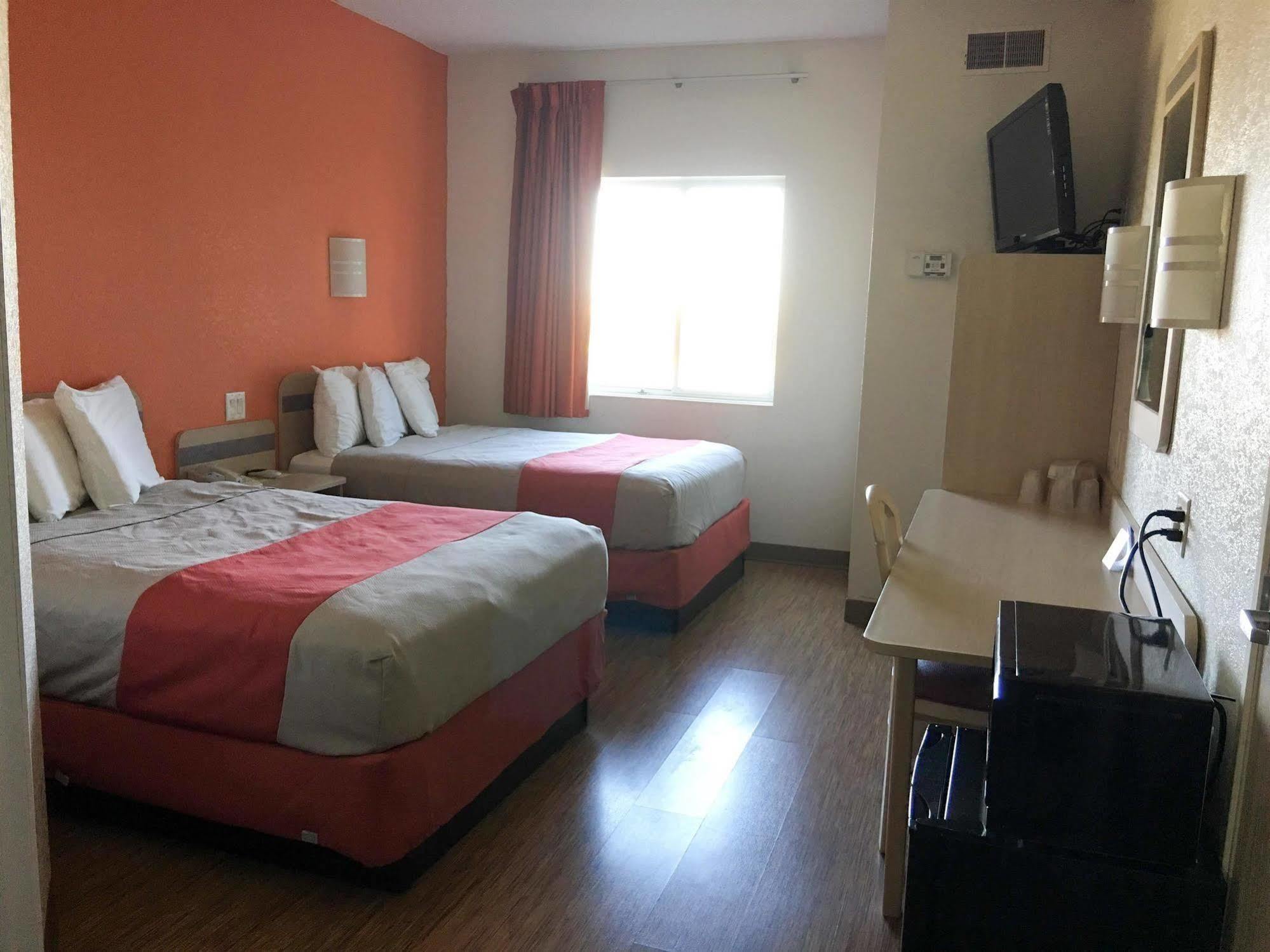 Motel 6-Minonk, Il Eksteriør bilde